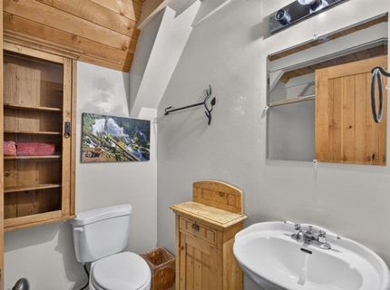 3219 Lake Drive, Soda Springs, CA 95728 Photo