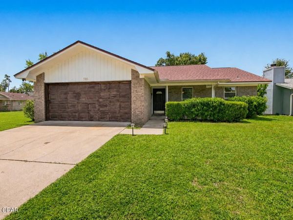 701 Lori Lane , Lynn Haven, FL 32444