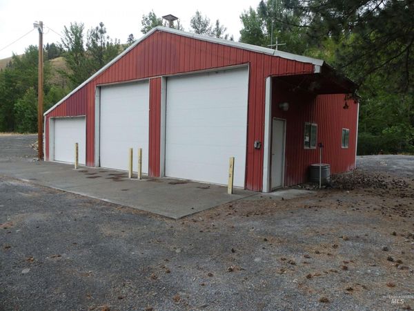 319 N Main St, Peck, ID 83545