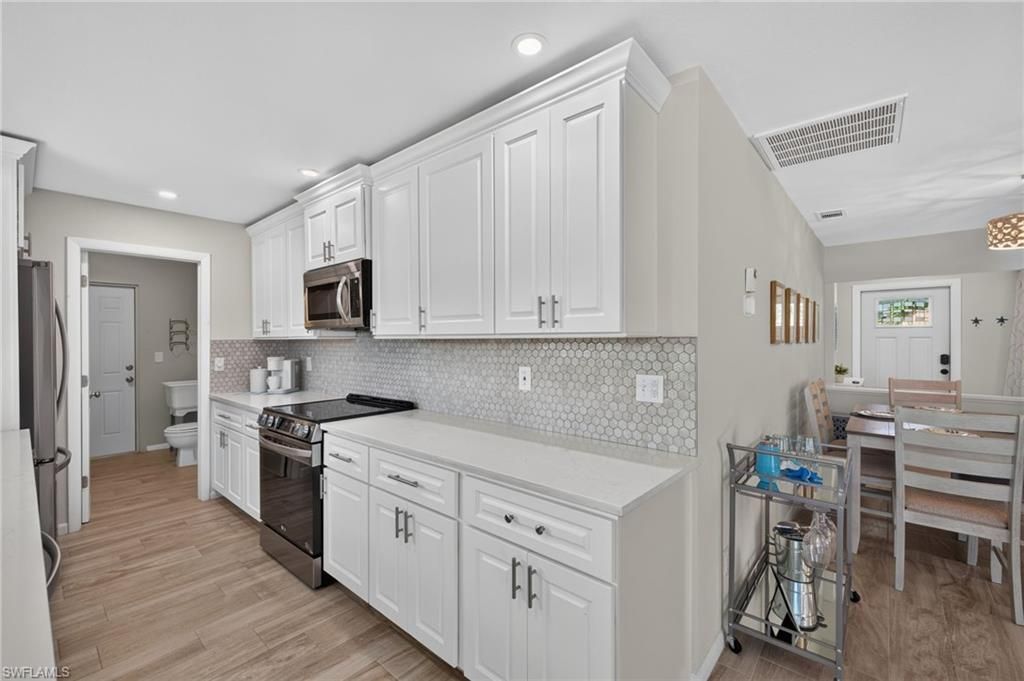 131 SW 35th Ter, Cape Coral, FL 33914 Photo