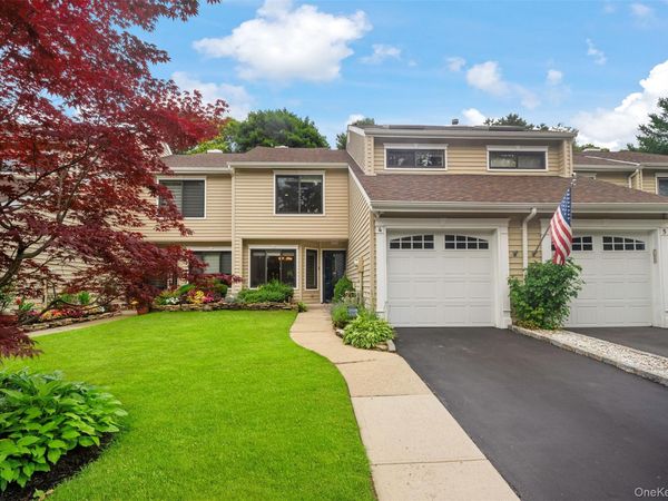 4 Hidden Pines Way , Unit 4, Bohemia, NY 11716
