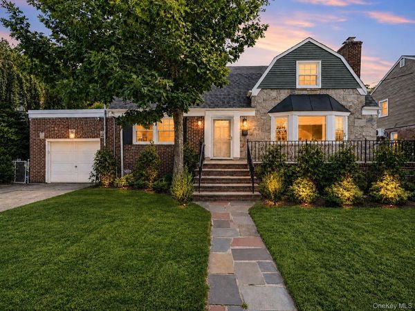 198 Canterbury, Lynbrook, NY 11563