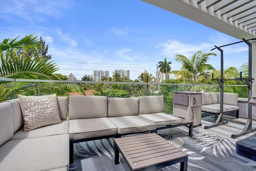 18985 Atlantic Blvd, Sunny Isles Beach, FL 33160 Photo