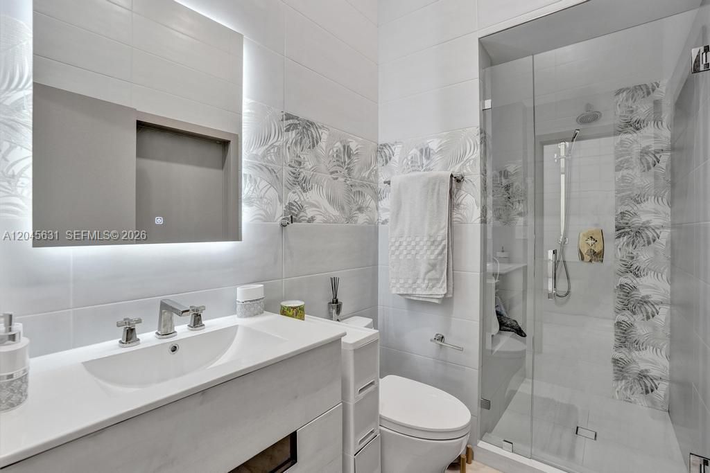 18985 Atlantic Blvd, Sunny Isles Beach, FL 33160 Photo