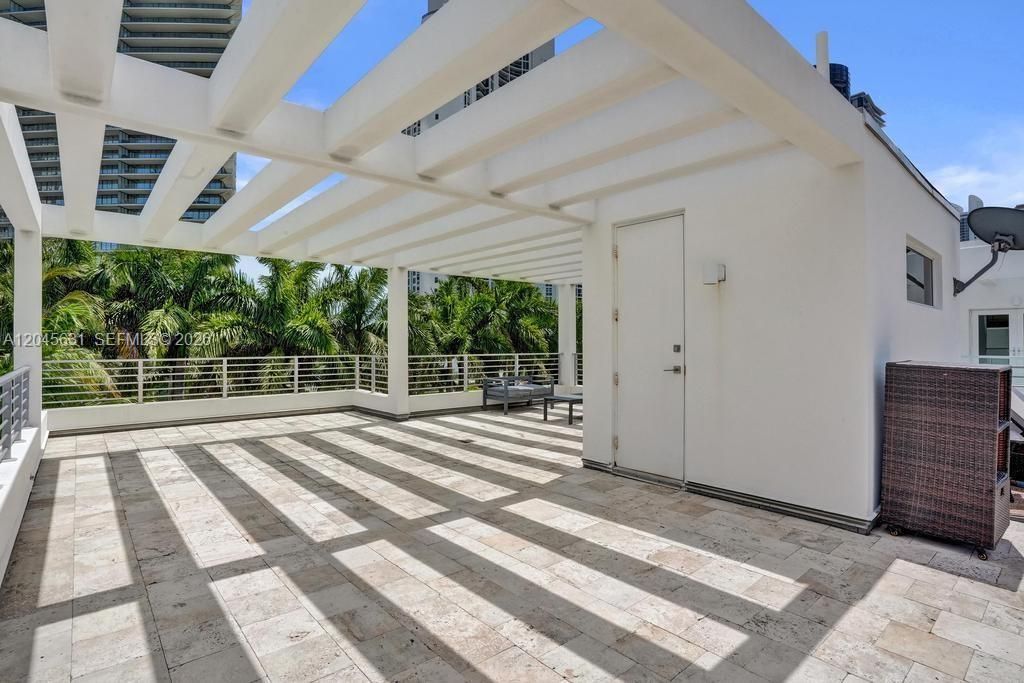 18985 Atlantic Blvd, Sunny Isles Beach, FL 33160 Photo