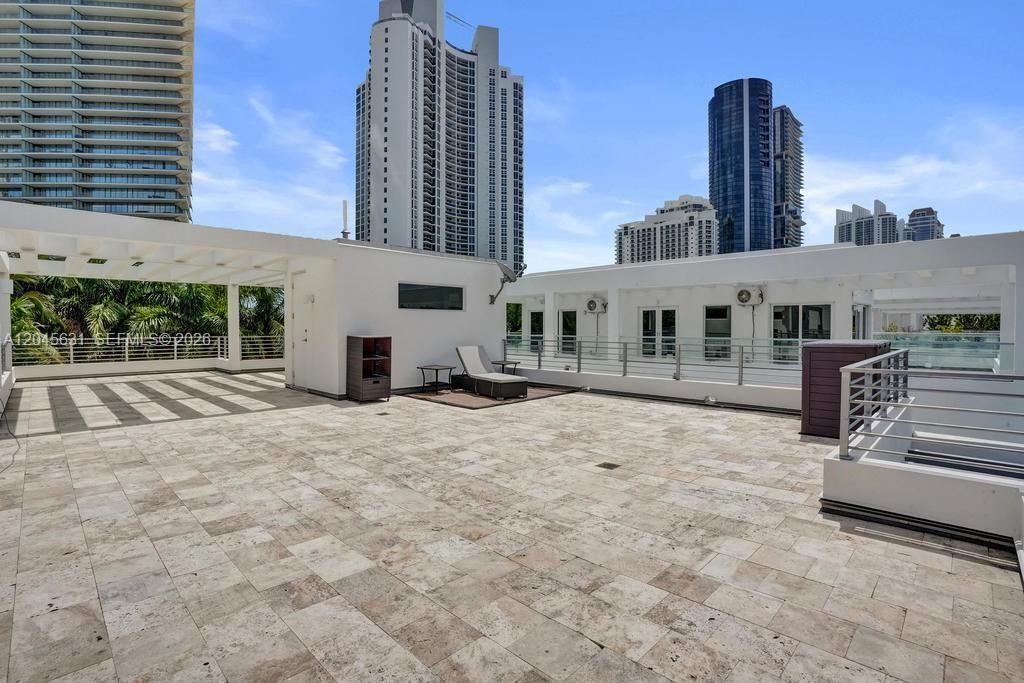 18985 Atlantic Blvd, Sunny Isles Beach, FL 33160 Photo