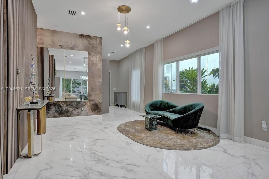 18985 Atlantic Blvd, Sunny Isles Beach, FL 33160 Photo