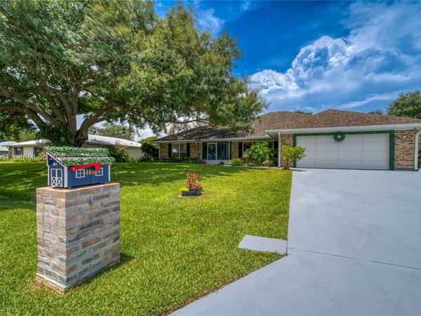 465 11th Ave , Vero Beach, FL 32962