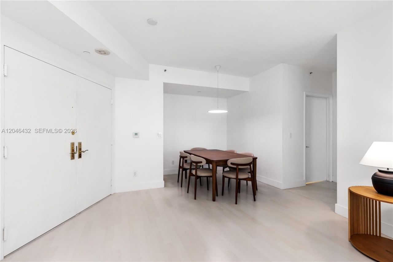 300 S Pointe Dr , Unit 907, Miami Beach, FL 33139 Photo
