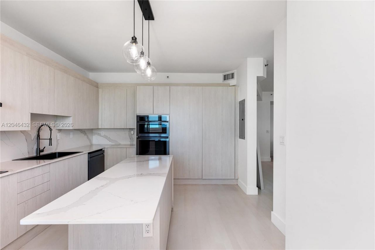 300 S Pointe Dr , Unit 907, Miami Beach, FL 33139 Photo