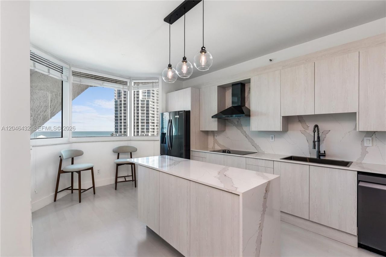 300 S Pointe Dr , Unit 907, Miami Beach, FL 33139 Photo
