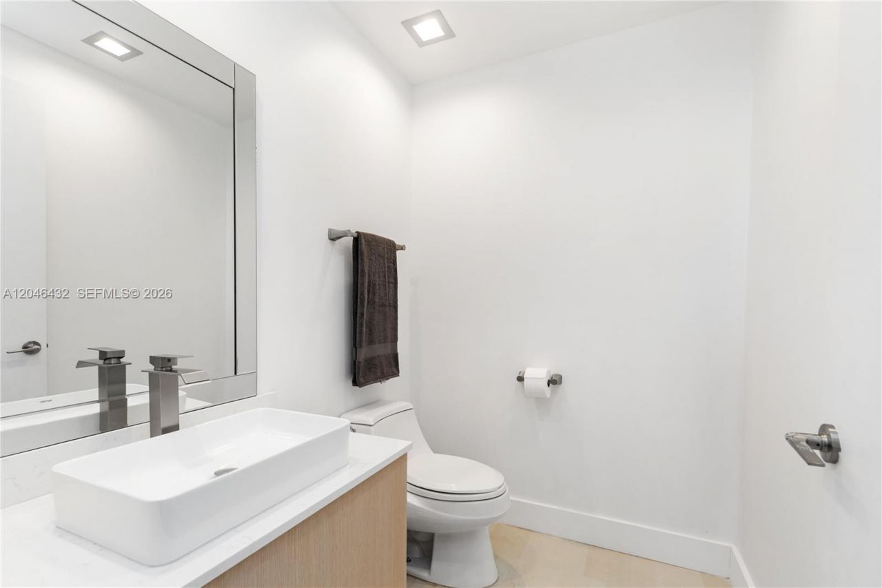 300 S Pointe Dr , Unit 907, Miami Beach, FL 33139 Photo