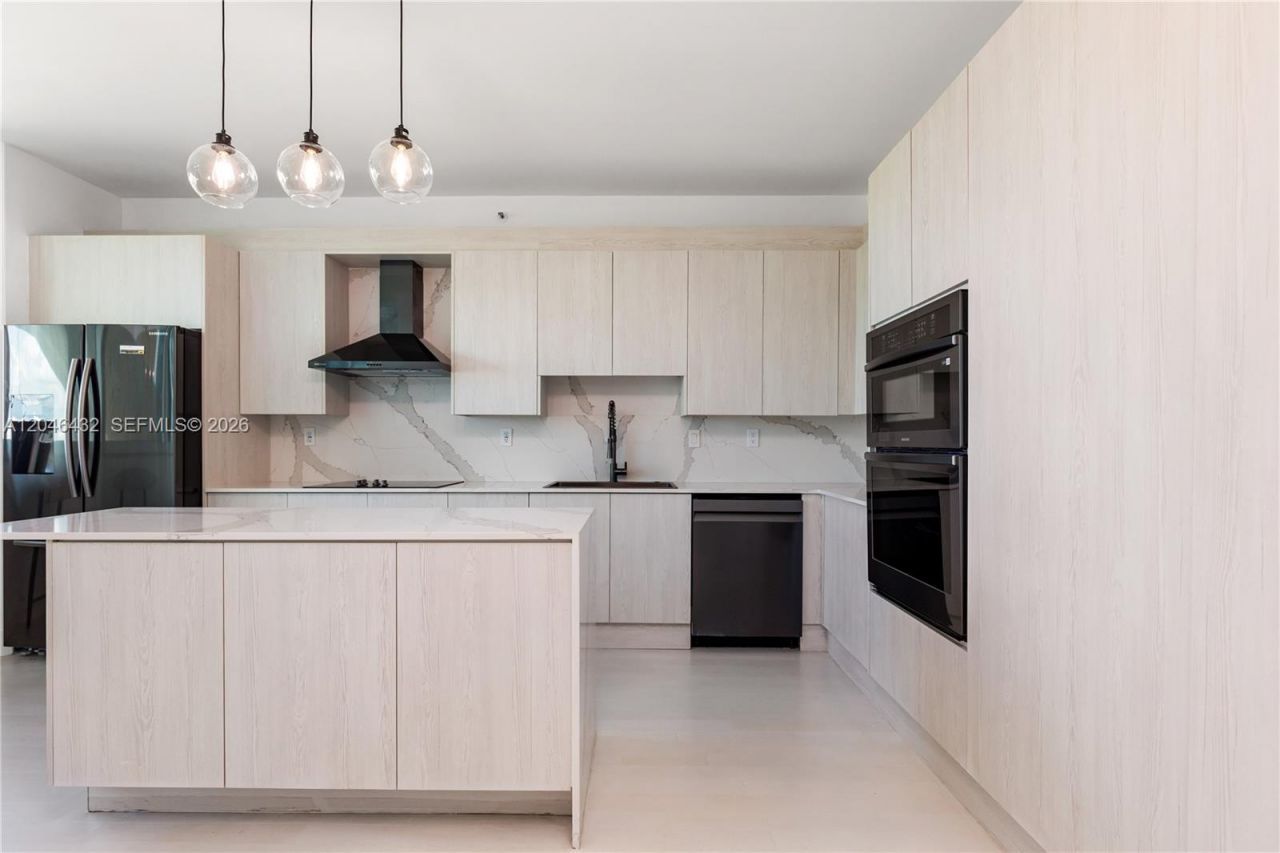 300 S Pointe Dr , Unit 907, Miami Beach, FL 33139 Photo