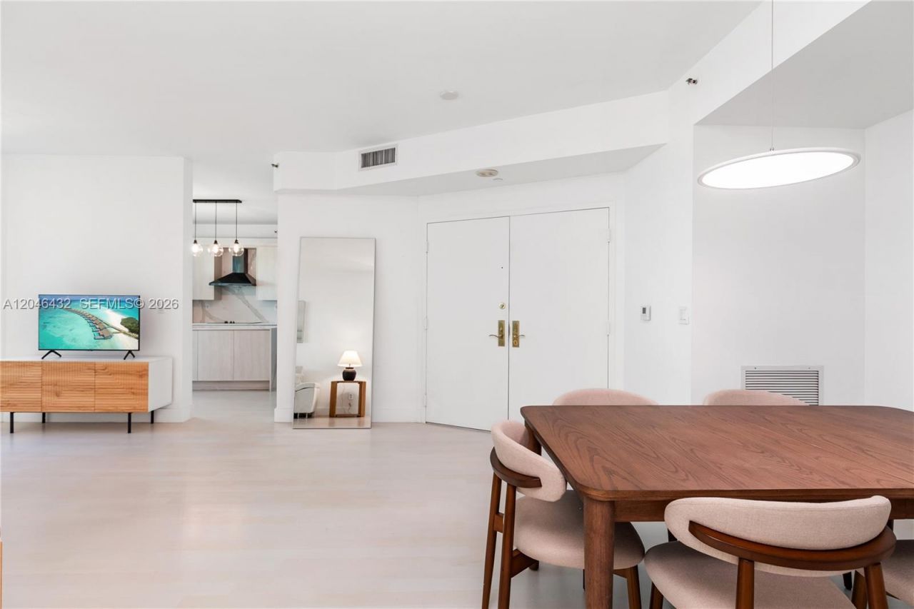 300 S Pointe Dr , Unit 907, Miami Beach, FL 33139 Photo