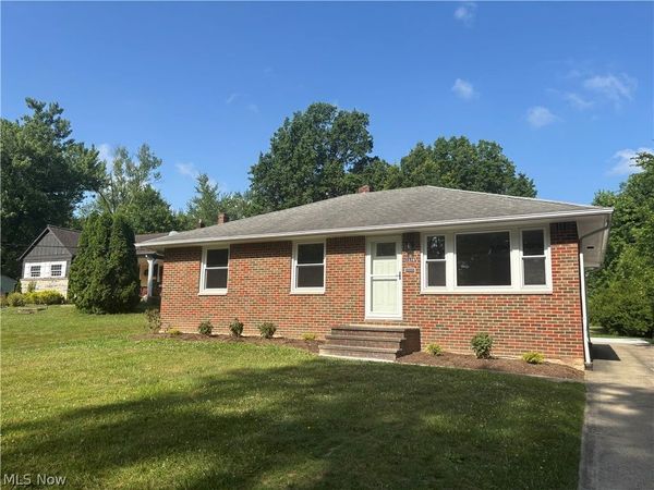 1574 Sunview Road , Lyndhurst, OH 44124