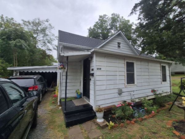 2313 Glenwood Avenue, Eldorado, IL 62930