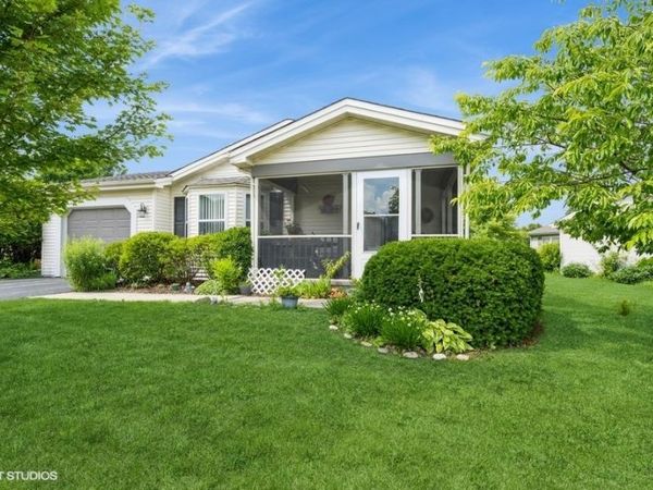 1016 Castleton Court, Grayslake, IL 60030