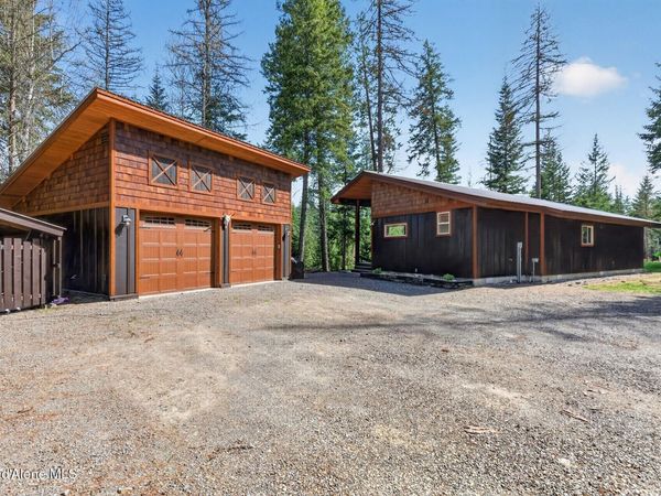 140 Astilbe Ln , Sagle, ID 83860