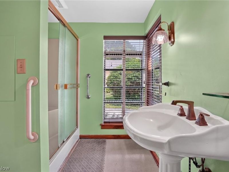 13721 Spring Street, Burton, OH 44021 Photo 27