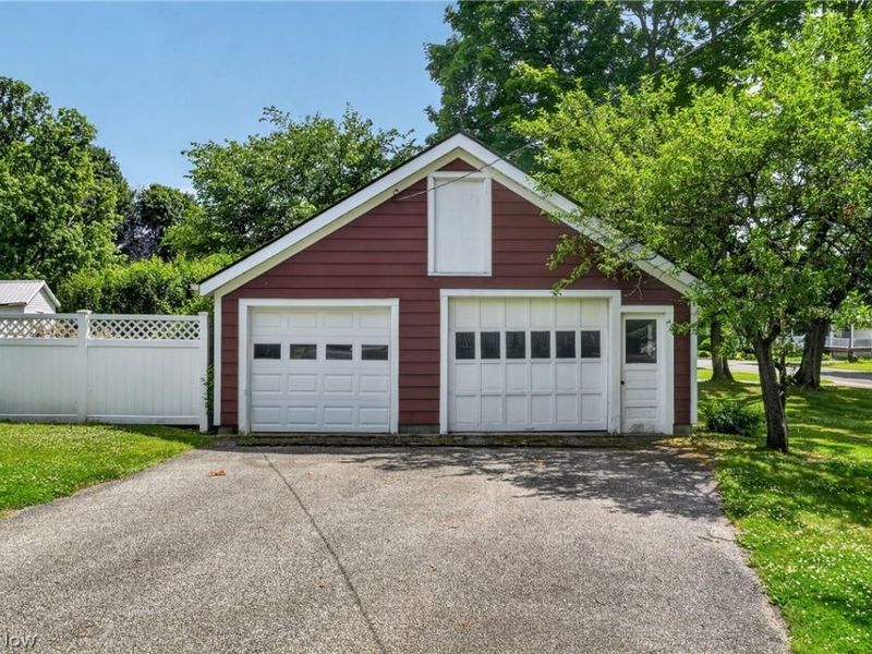 13721 Spring Street, Burton, OH 44021 Photo 9