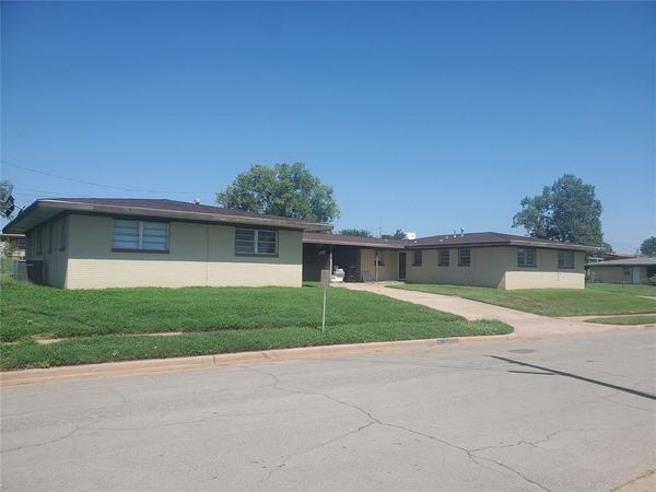 211 Mohawk Trail, Unit A & B, Foss, OK 73647