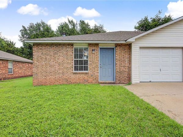 1488 N Boxley Avenue , Fayetteville, AR 72704