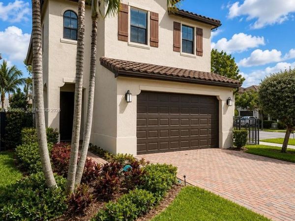 3209 W 98th Pl , Hialeah, FL 33018