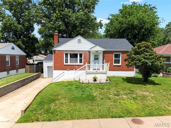 8933 Saint Louis Avenue , St Louis, MO 63114