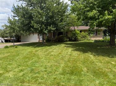 1333 Clarence Street NW, Uniontown, OH 44685