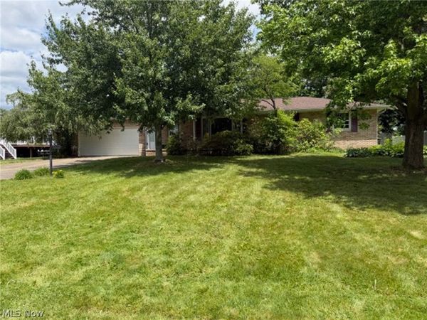 1333 Clarence Street NW, Uniontown, OH 44685