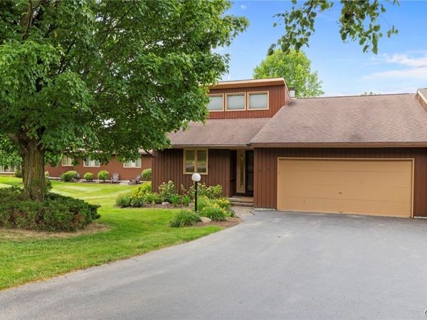 202 Weatheridge Drive, Camillus, NY 13031