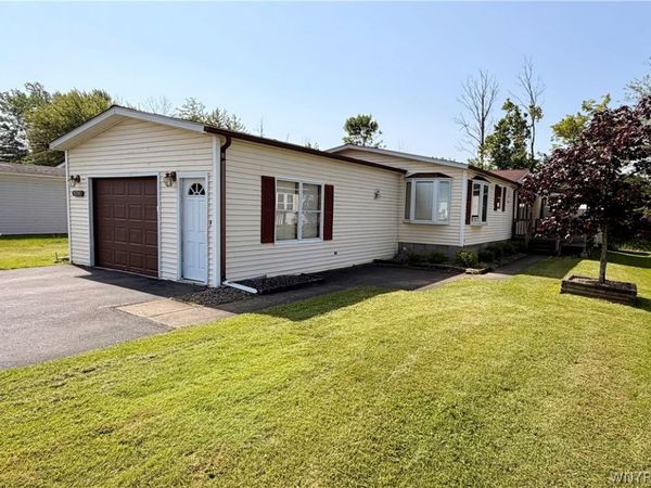 6220 Corwin Station , Newfane, NY 14108