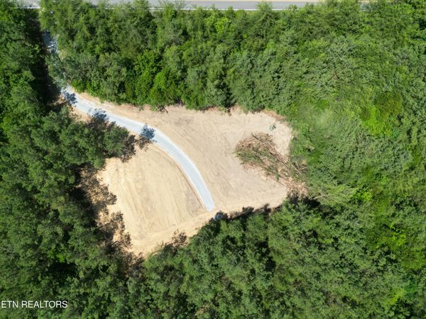 9217 Taylors Chapel Rd, Crossville, TN 38572