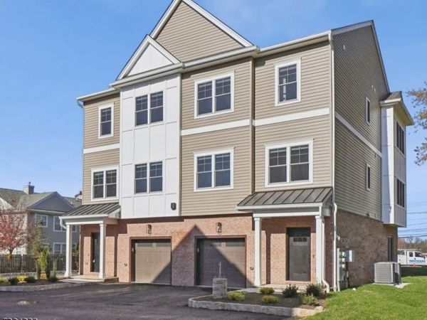 4 Kelly Court, Unit 1, West Caldwell, NJ 07006