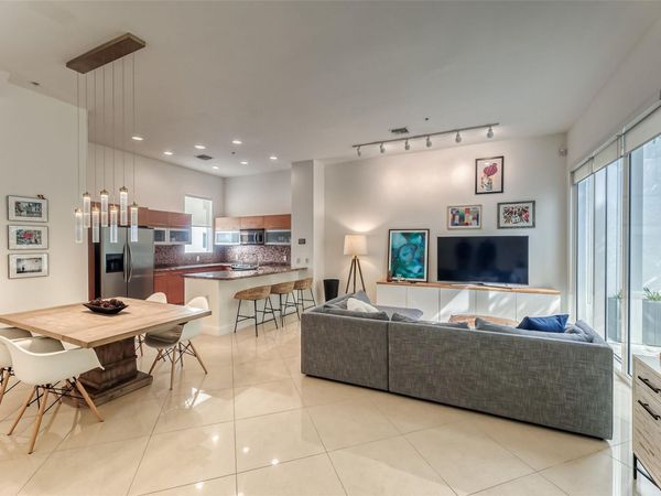 727 NE 4th Avenue, Fort Lauderdale, FL 33304