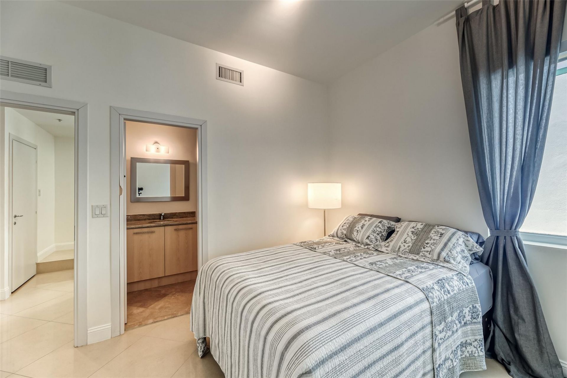 727 NE 4th Avenue, Fort Lauderdale, FL 33304 Photo