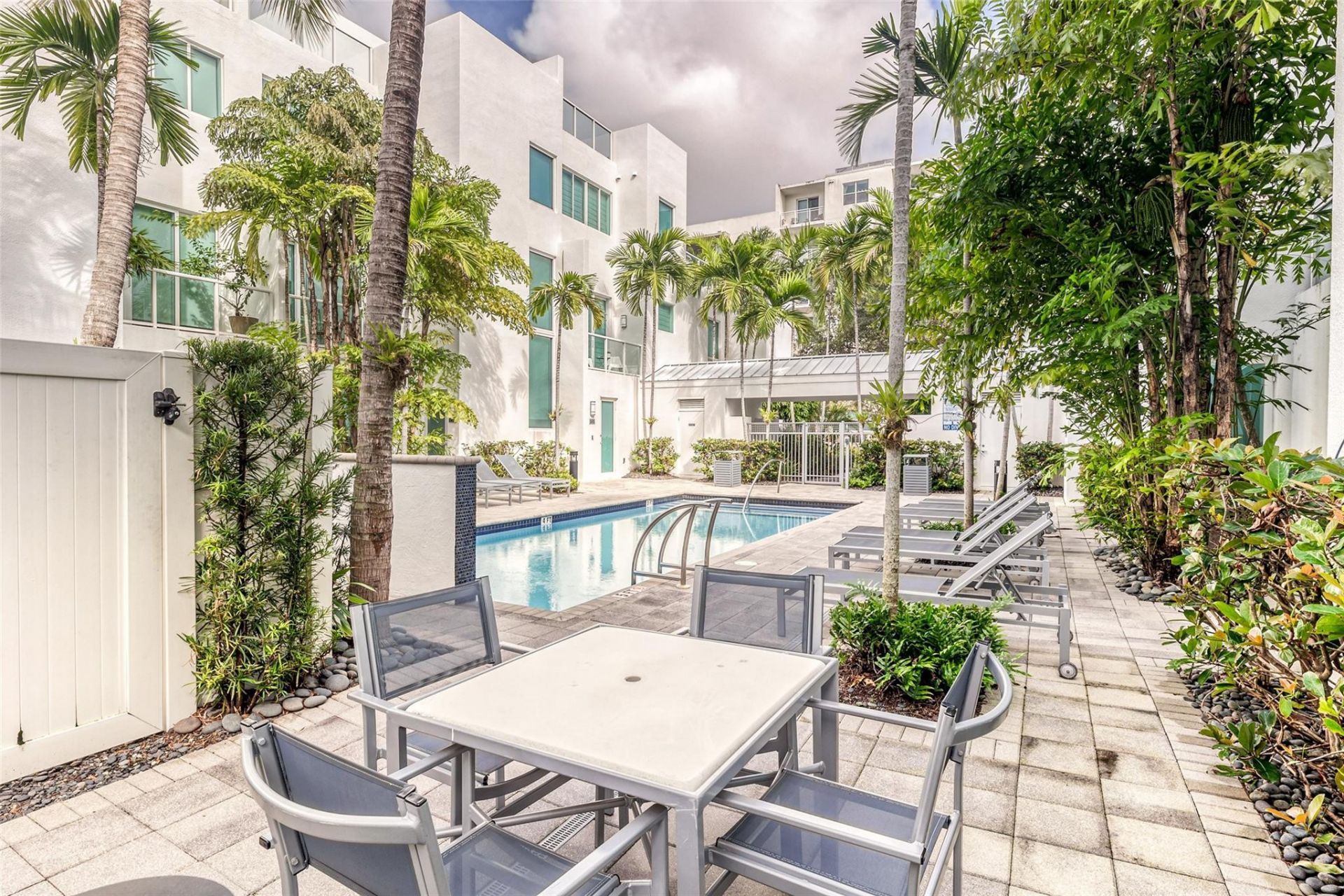 727 NE 4th Avenue, Fort Lauderdale, FL 33304 Photo