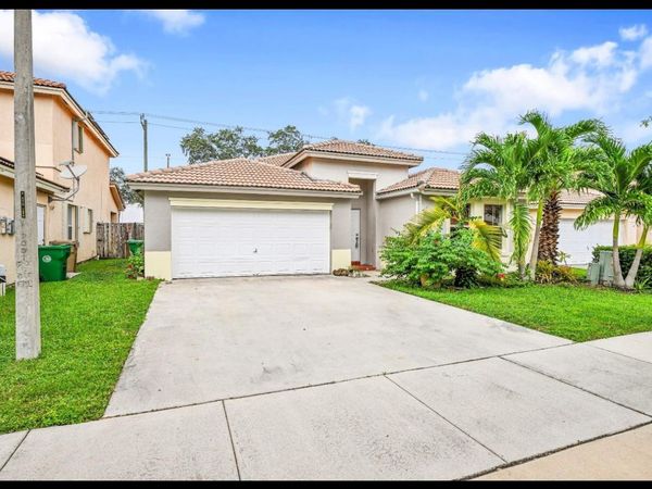 13761 N Garden Cove Circle, Davie, FL 33325