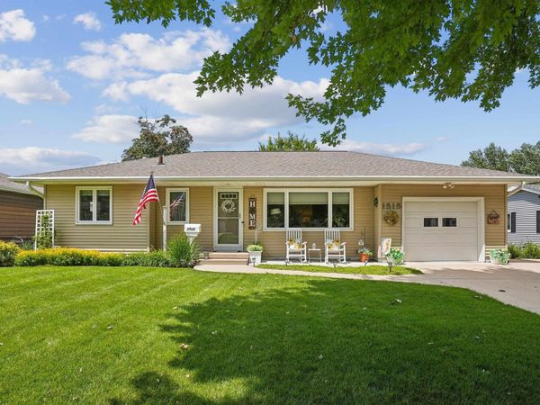 1515 W 8th Street, Cedar Falls, IA 50613