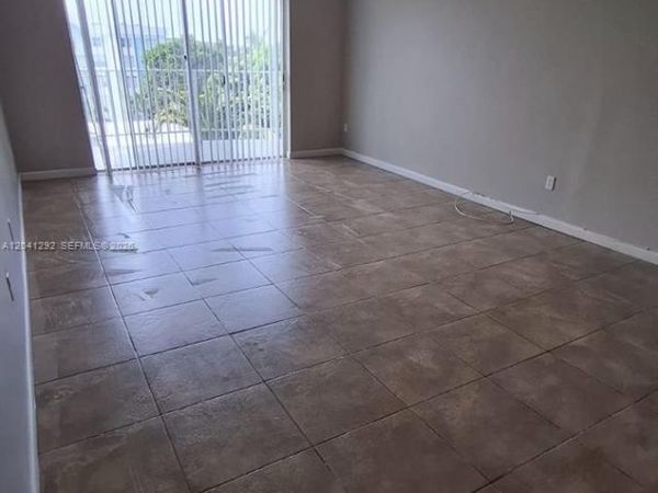 496 NW 165th St Rd , Unit D-612, Miami, FL 33169
