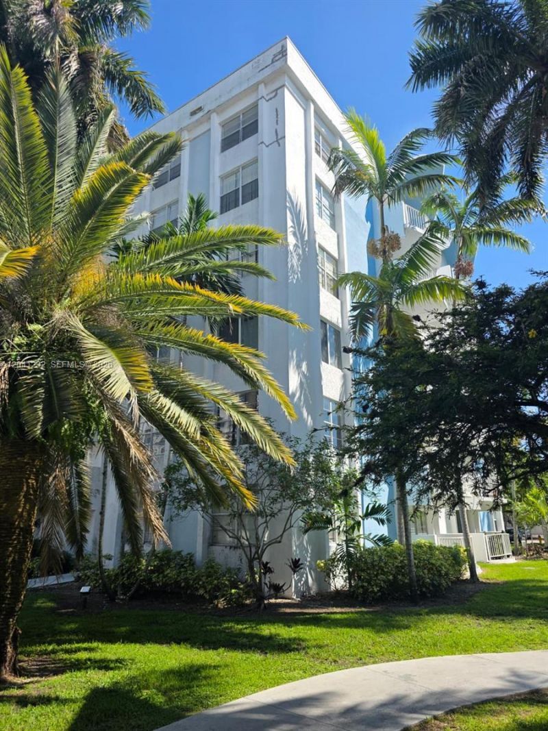 496 NW 165th St Rd , Unit D-612, Miami, FL 33169 Photo