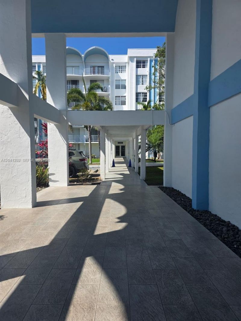 496 NW 165th St Rd , Unit D-612, Miami, FL 33169 Photo