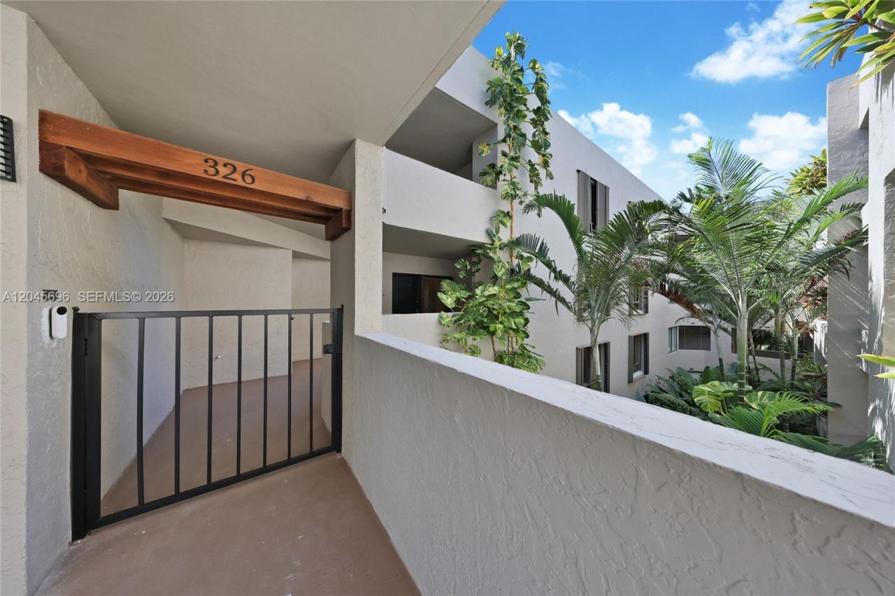 161 Crandon Blvd, Unit 326, Key Biscayne, FL 33149 Photo