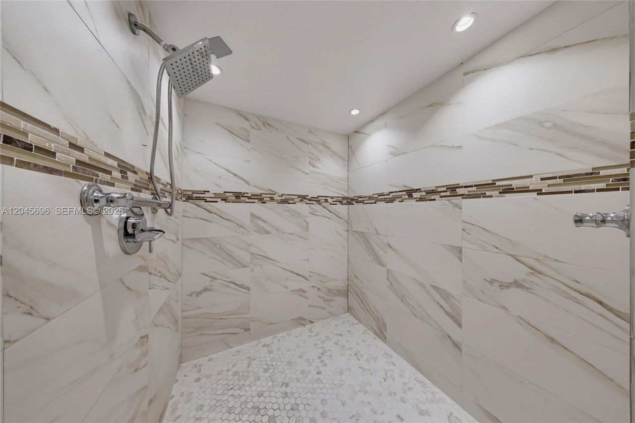 161 Crandon Blvd, Unit 326, Key Biscayne, FL 33149 Photo