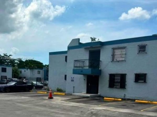 145 SW 30th Ct , Unit 209B, Miami, FL 33135