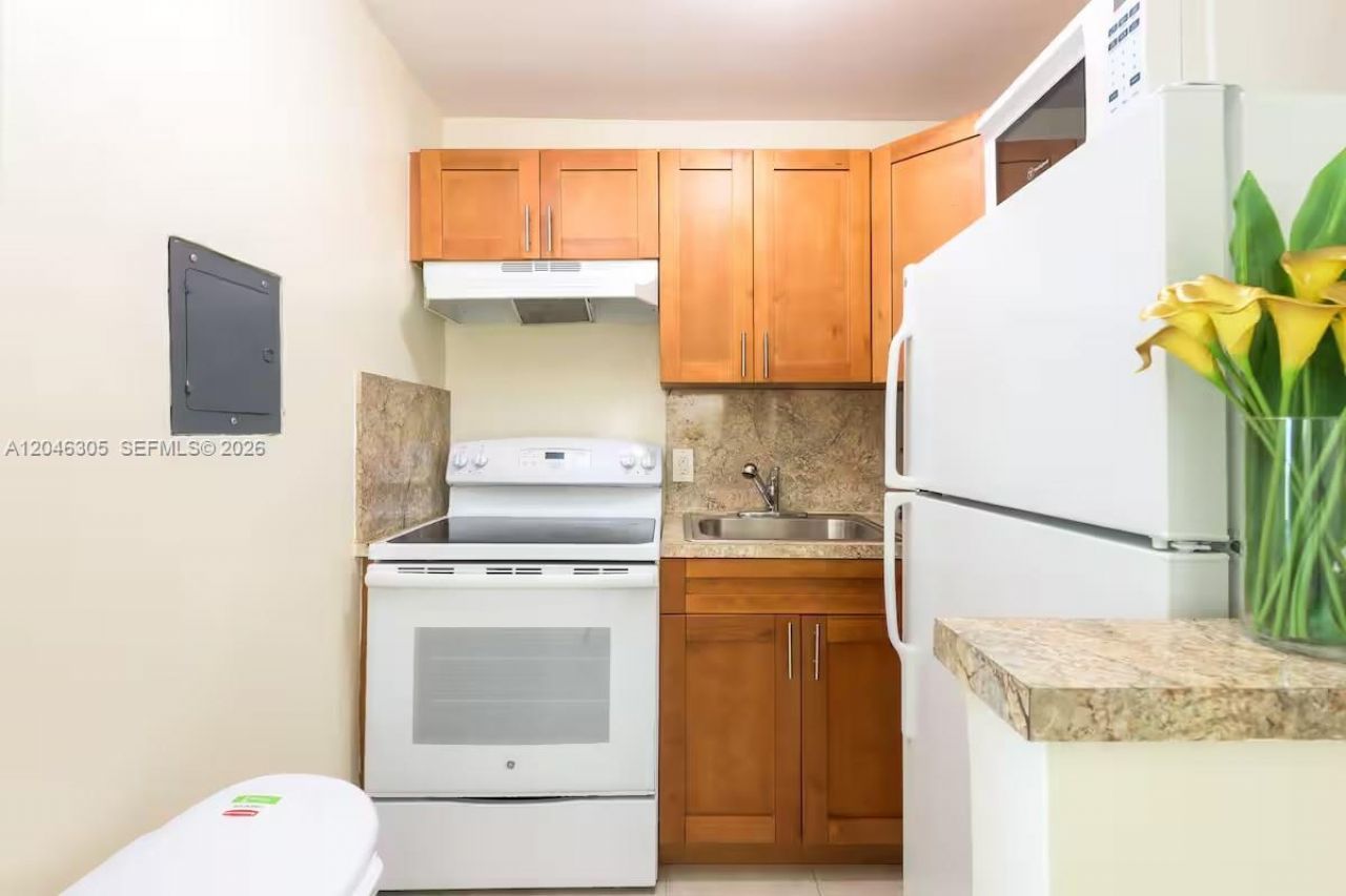 7904 West Dr , Unit 214, North Bay Village, FL 33141 Photo