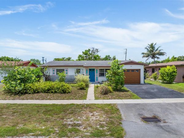 3620 NW 24th St , Lauderdale Lakes, FL 33311