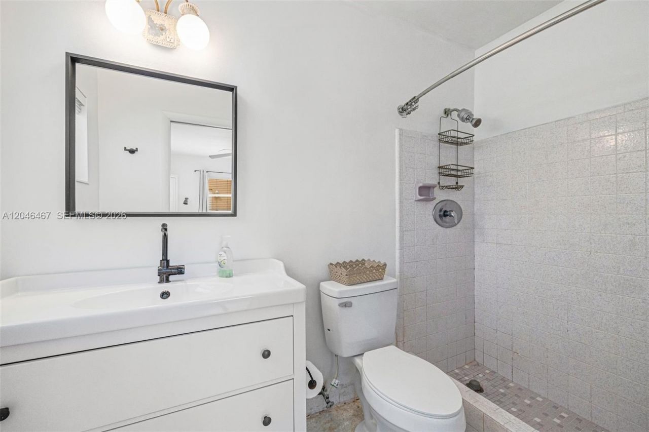 3620 NW 24th St , Lauderdale Lakes, FL 33311 Photo