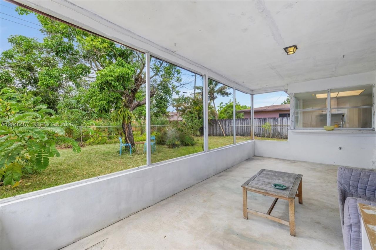 3620 NW 24th St , Lauderdale Lakes, FL 33311 Photo