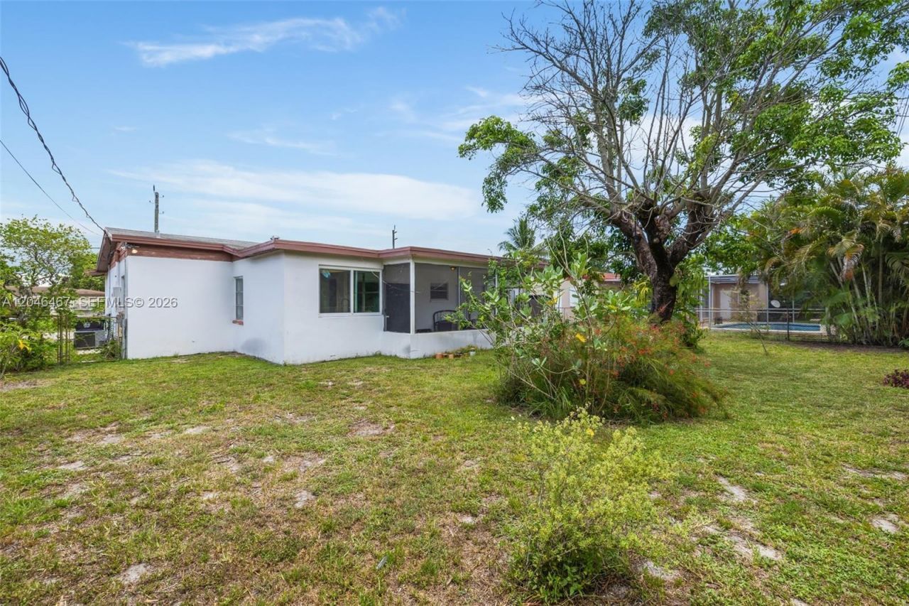 3620 NW 24th St , Lauderdale Lakes, FL 33311 Photo